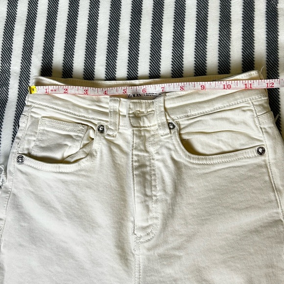 ZARA Off-White High Rise Ripped Hem Jeans Size 04 - Picture 9 of 11